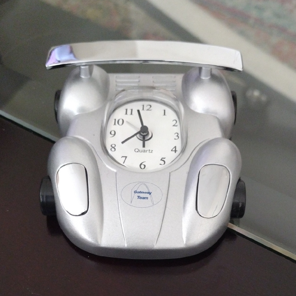 Silver Car-Shaped Quartz Desk Clock